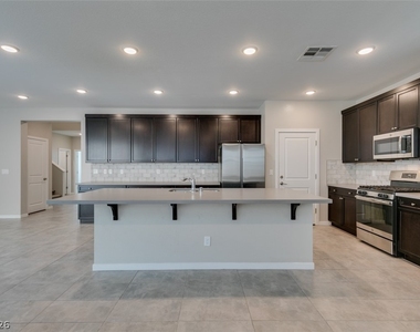 520 Founders Creek Avenue - Photo Thumbnail 20