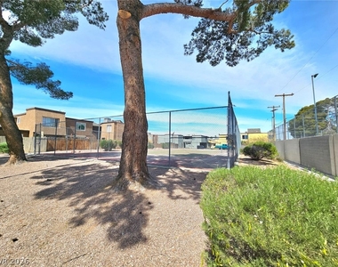 1460 Hialeah Drive - Photo Thumbnail 13