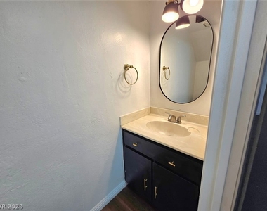 1460 Hialeah Drive - Photo Thumbnail 7