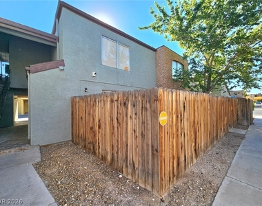1460 Hialeah Drive - Photo Thumbnail 14