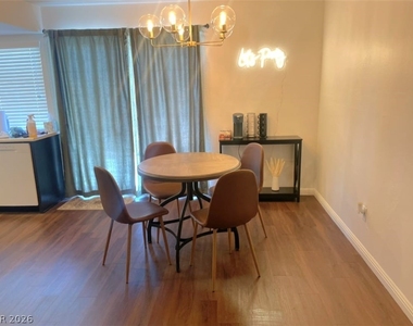 1460 Hialeah Drive - Photo Thumbnail 4