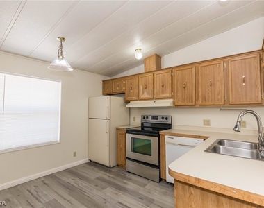 1130 E Mesquite Avenue - Photo Thumbnail 9