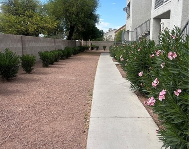 3318 N Decatur Boulevard - Photo Thumbnail 16
