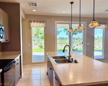 5025 E Beacon Ridge Drive - Photo Thumbnail 11