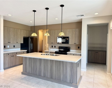 5025 E Beacon Ridge Drive - Photo Thumbnail 10
