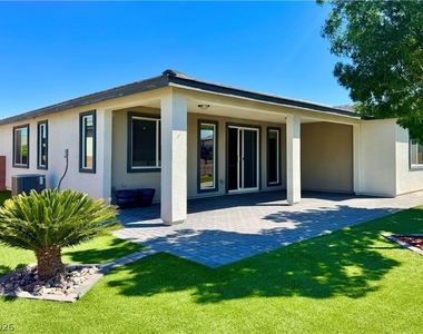 5025 E Beacon Ridge Drive - Photo Thumbnail 4