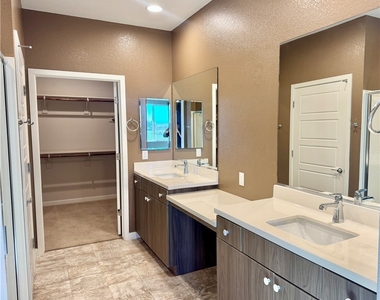 5025 E Beacon Ridge Drive - Photo Thumbnail 14