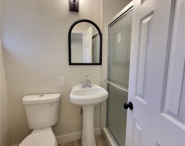 5409 Gipsy Avenue - Photo Thumbnail 7