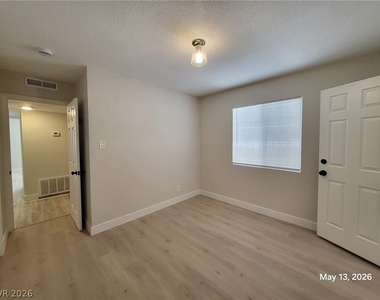 5409 Gipsy Avenue - Photo Thumbnail 9