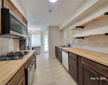 5409 Gipsy Avenue - Photo Thumbnail 2