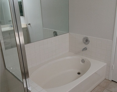 2201 Ramsgate Drive - Photo Thumbnail 16