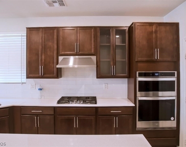 6841 Toll Mountain Street - Photo Thumbnail 4