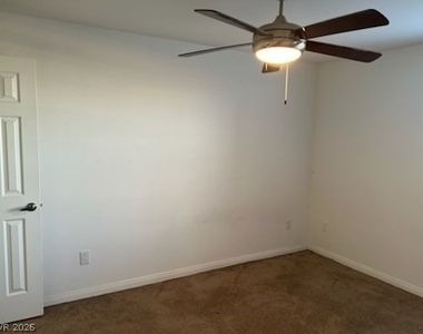 231 W Horizon Ridge Parkway - Photo Thumbnail 8