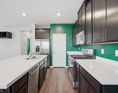 6510 Silver Estates Street - Photo Thumbnail 7