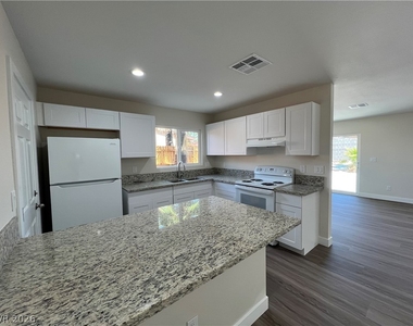 3608 W Bonanza Road - Photo Thumbnail 2