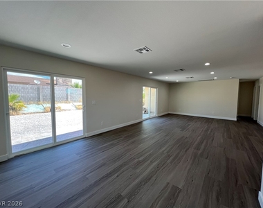3608 W Bonanza Road - Photo Thumbnail 8