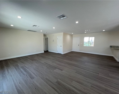 3608 W Bonanza Road - Photo Thumbnail 10