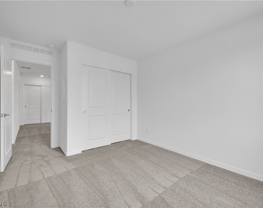 5925 Obsidian Sky Avenue - Photo Thumbnail 17