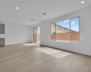 5925 Obsidian Sky Avenue - Photo Thumbnail 7