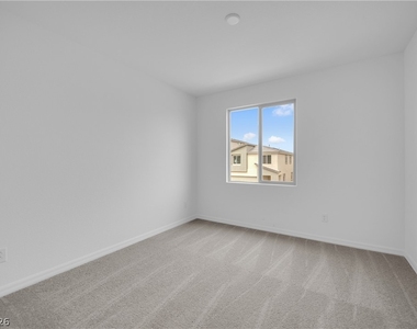 5925 Obsidian Sky Avenue - Photo Thumbnail 16
