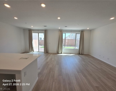 5925 Obsidian Sky Avenue - Photo Thumbnail 2