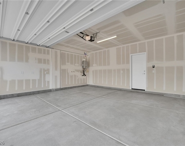 5925 Obsidian Sky Avenue - Photo Thumbnail 30