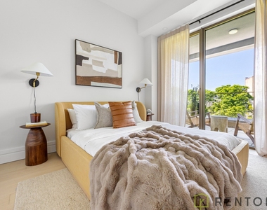 960 Franklin Avenue - Photo Thumbnail 8