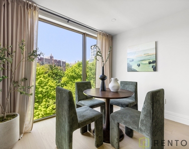 960 Franklin Avenue - Photo Thumbnail 6