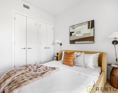 960 Franklin Avenue - Photo Thumbnail 11