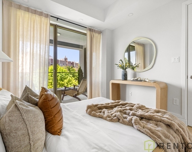 960 Franklin Avenue - Photo Thumbnail 10