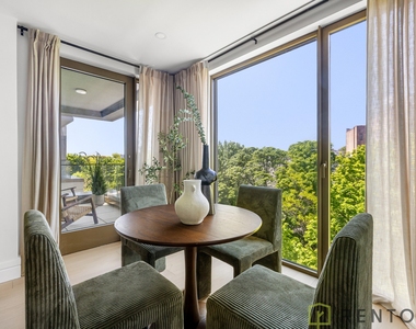 960 Franklin Avenue - Photo Thumbnail 1