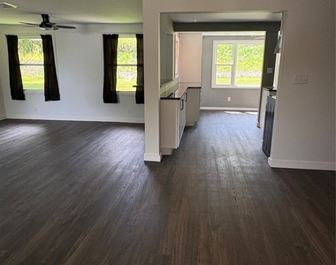 896 Hillside Drive - Photo Thumbnail 7