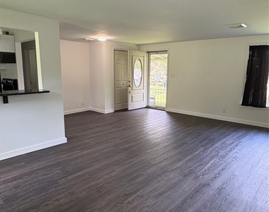 896 Hillside Drive - Photo Thumbnail 9