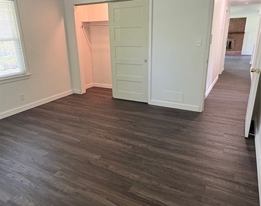 896 Hillside Drive - Photo Thumbnail 22