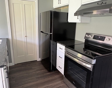 896 Hillside Drive - Photo Thumbnail 16