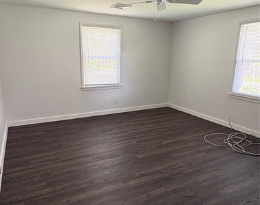896 Hillside Drive - Photo Thumbnail 20