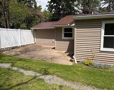 896 Hillside Drive - Photo Thumbnail 3
