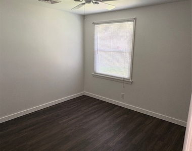 896 Hillside Drive - Photo Thumbnail 17
