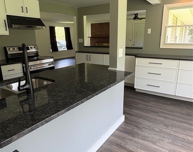896 Hillside Drive - Photo Thumbnail 13