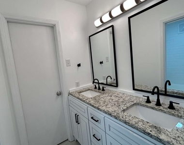 1822 N Rock Springs - Photo Thumbnail 10