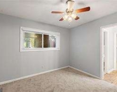 1822 N Rock Springs - Photo Thumbnail 16