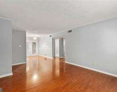 1822 N Rock Springs - Photo Thumbnail 7