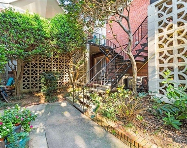 1822 N Rock Springs - Photo Thumbnail 1