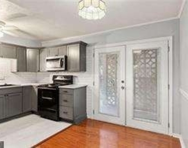 1822 N Rock Springs - Photo Thumbnail 5