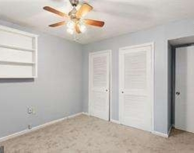 1822 N Rock Springs - Photo Thumbnail 14