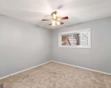 1822 N Rock Springs - Photo Thumbnail 15