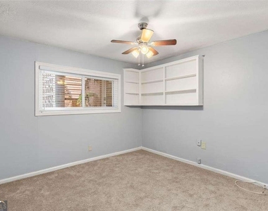 1822 N Rock Springs - Photo Thumbnail 13