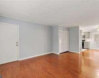 1822 N Rock Springs - Photo Thumbnail 8
