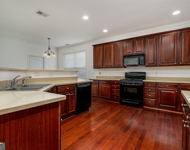 210 Harmony Lake Drive - Photo Thumbnail 15