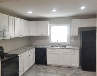 2467 Calvin Avenue - Photo Thumbnail 5